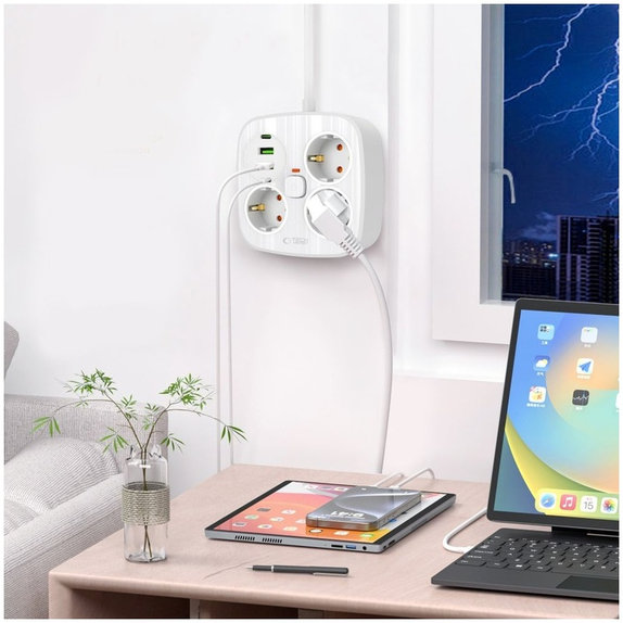 Ładowarka sieciowa PCS3X4 Power Strip 2 USB & 2 USB-C & 3 Socket 200cm, biała, Tech-Protect