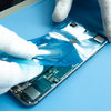 Naklejenie nowego kleju wokół krawędzi iPhone’a #2