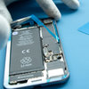 Naklejenie nowego kleju wokół krawędzi iPhone’a #3
