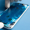 Przyklej nową taśmę klejącą wokół krawędzi iPhone’a #1